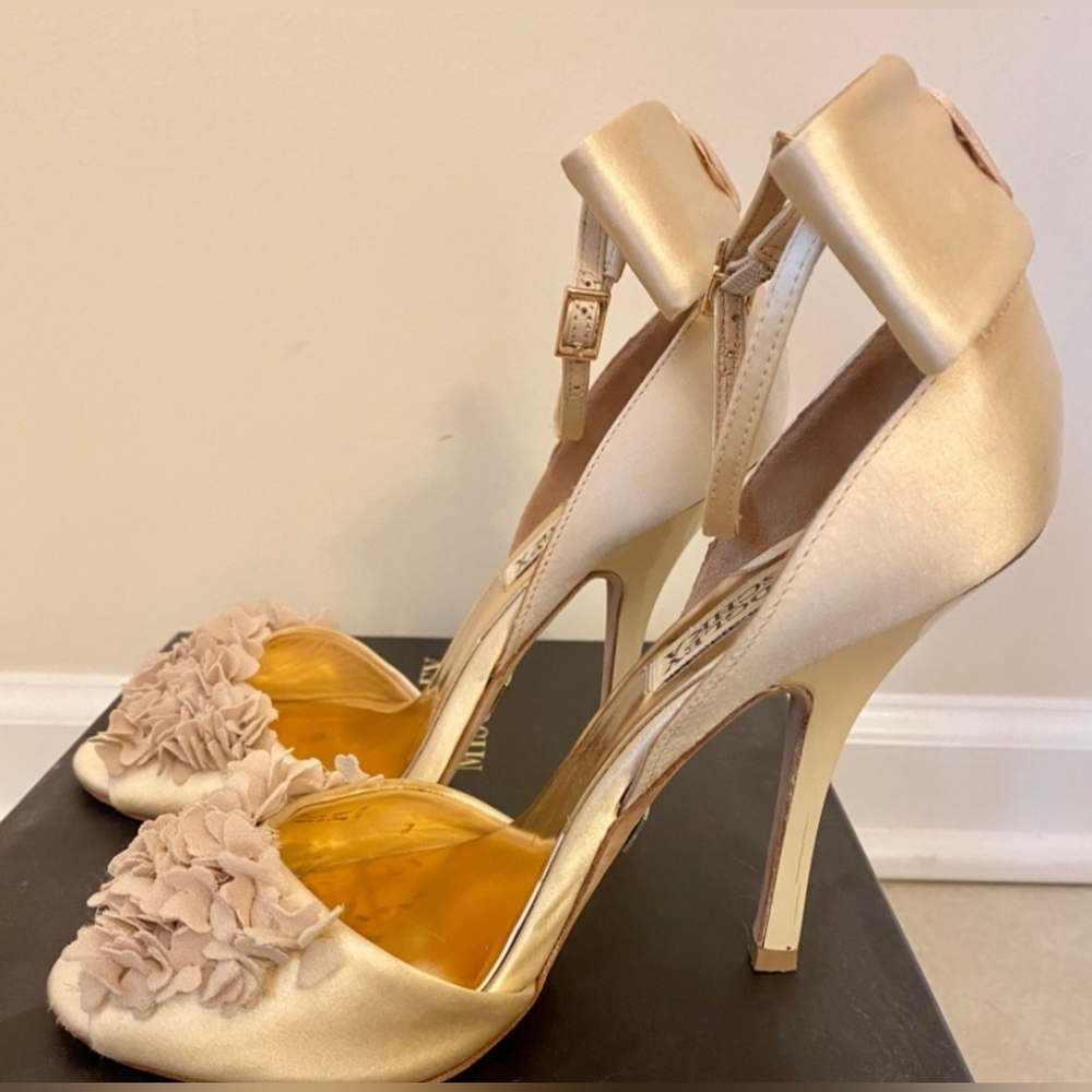 NWT Badgley Mischka Champagne Heels 7.5 - Picture 3 of 10